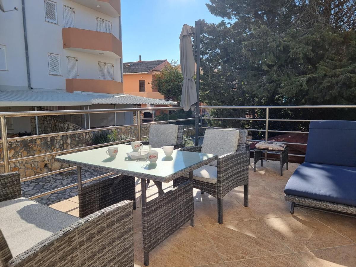 Apartment Aqua Near The City Beach Novalja Bagian luar foto