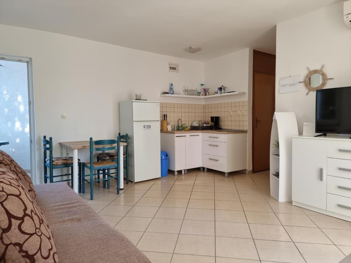 Apartment Aqua Near The City Beach Novalja Bagian luar foto