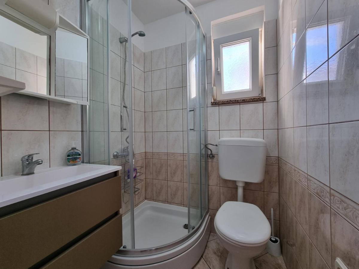 Apartment Aqua Near The City Beach Novalja Bagian luar foto
